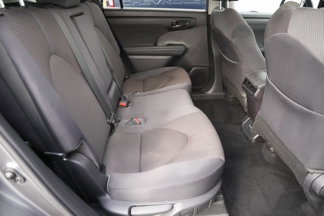 Used 2021 Toyota Highlander LE image 15