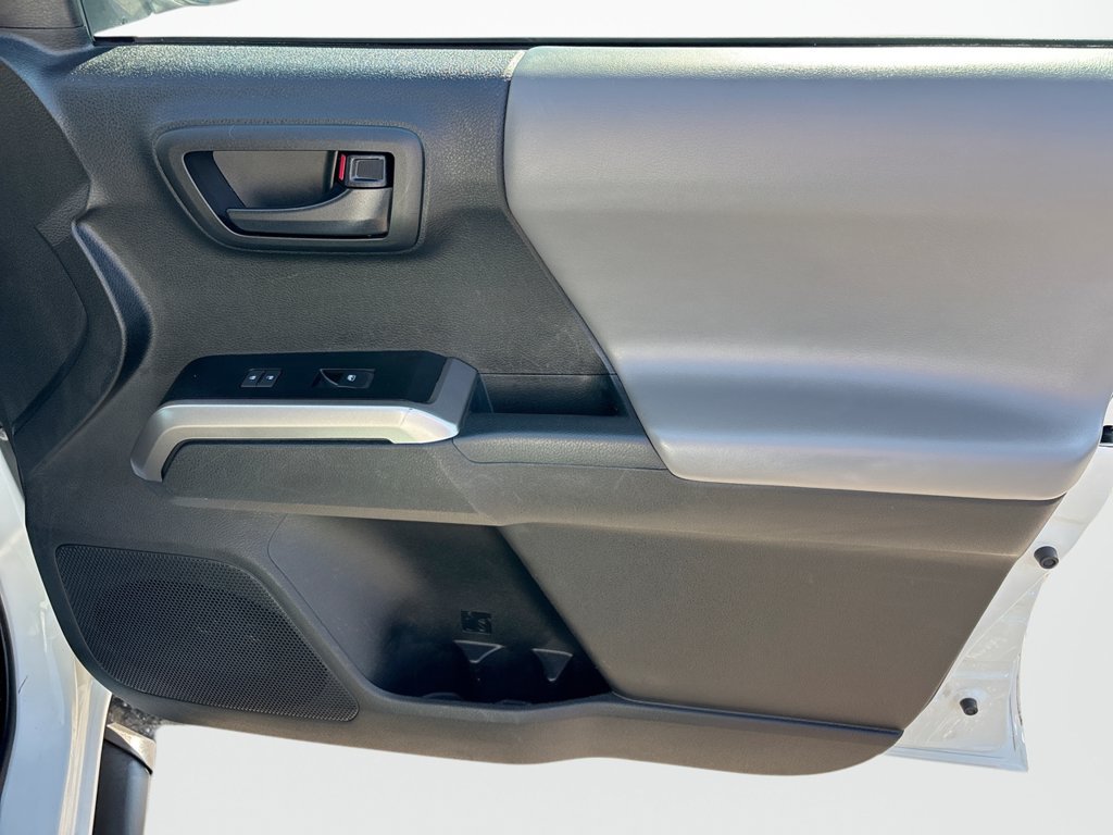 Used 2021 Toyota Tacoma SR5 RWD image 15