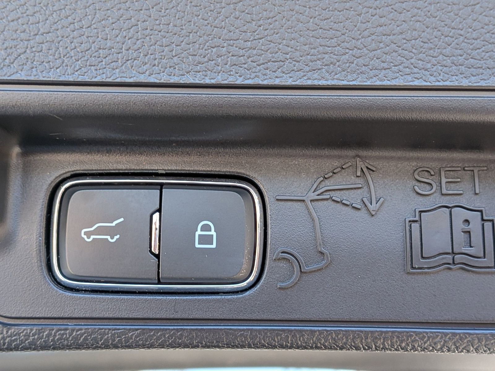 Certified 2023 Ford Explorer Limited w/ Limited Technology Package image 16