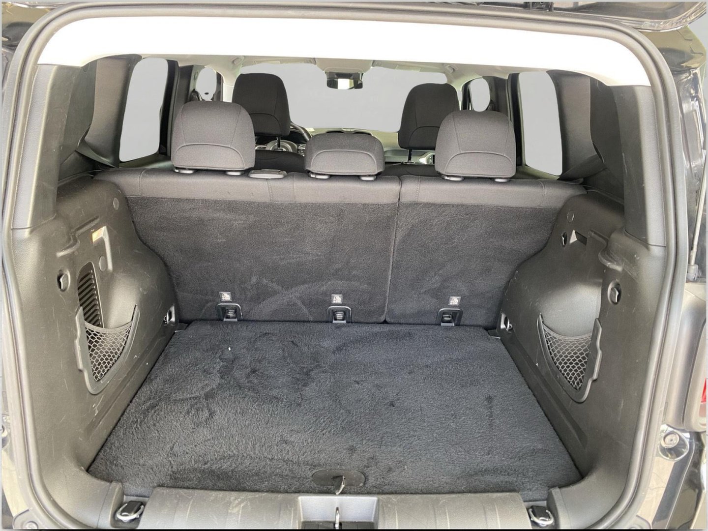Used 2018 Jeep Renegade Latitude w/ Cold Weather Group AWD/4WD image 13