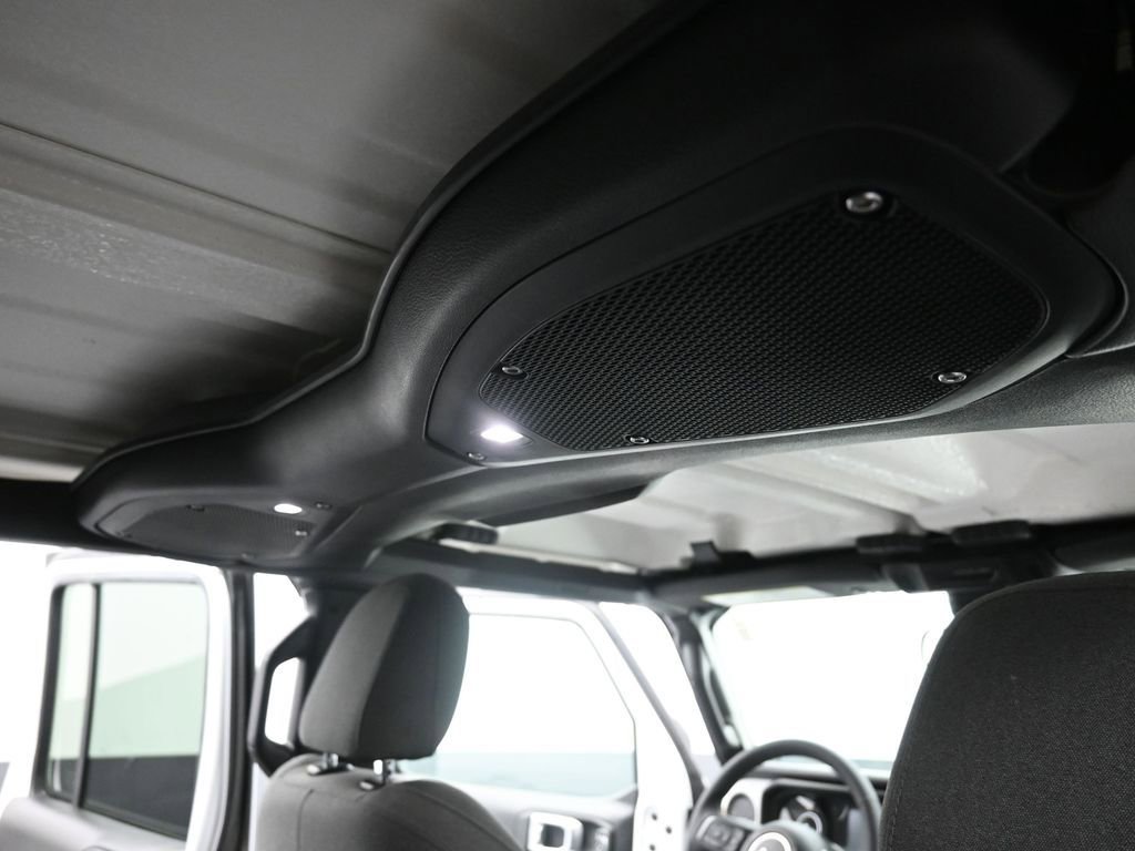 Used 2025 Jeep Wrangler Willys image 14