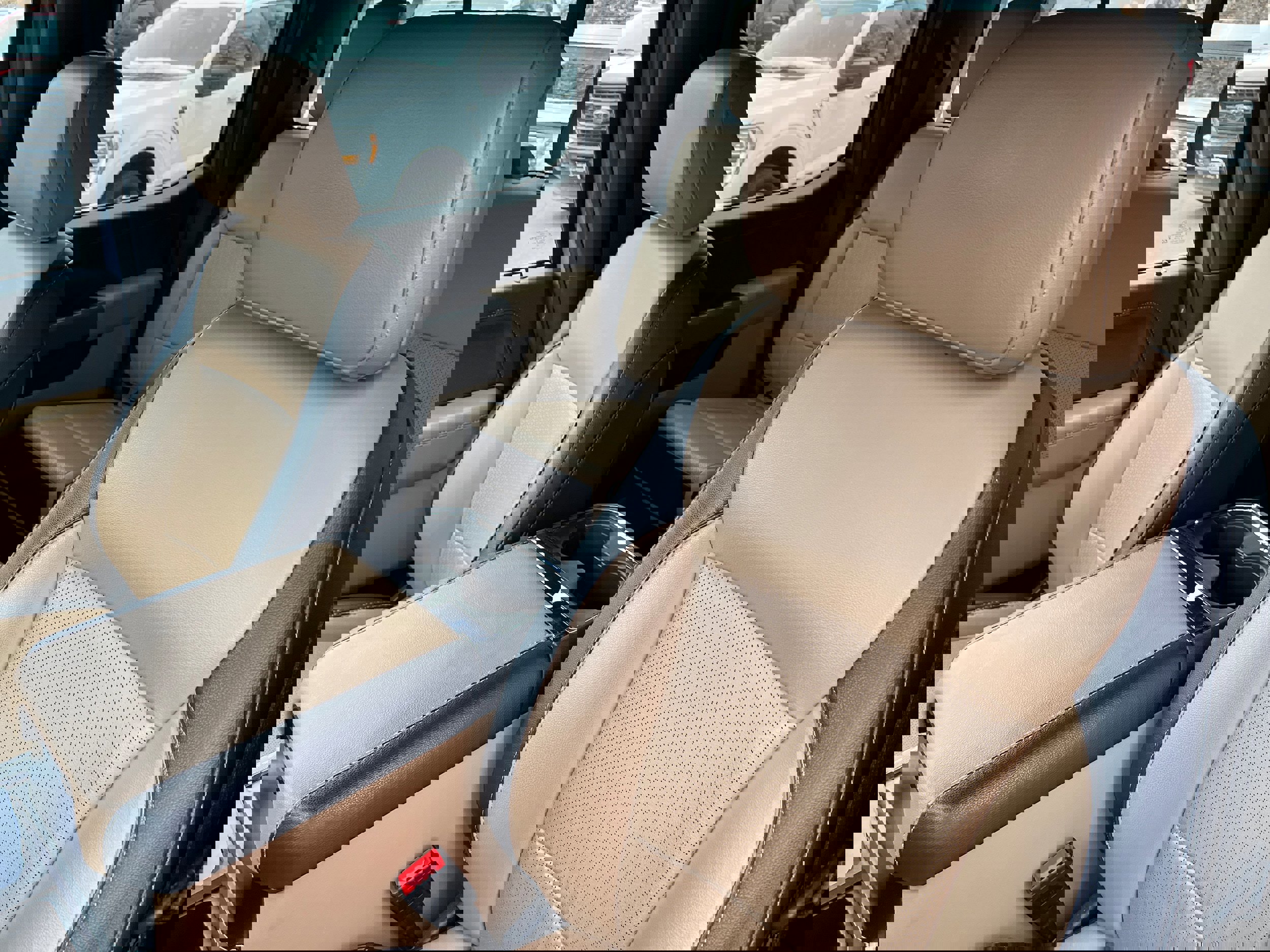 Certified 2025 Ford F550 Lariat image 12