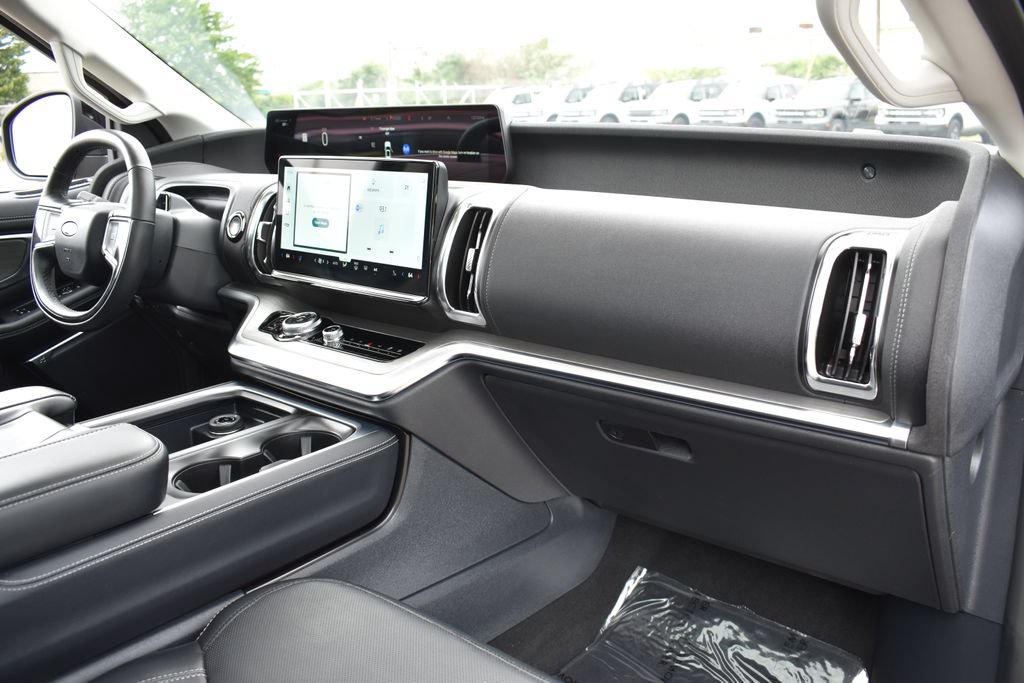 Certified 2025 Ford Expedition Platinum AWD/4WD image 31