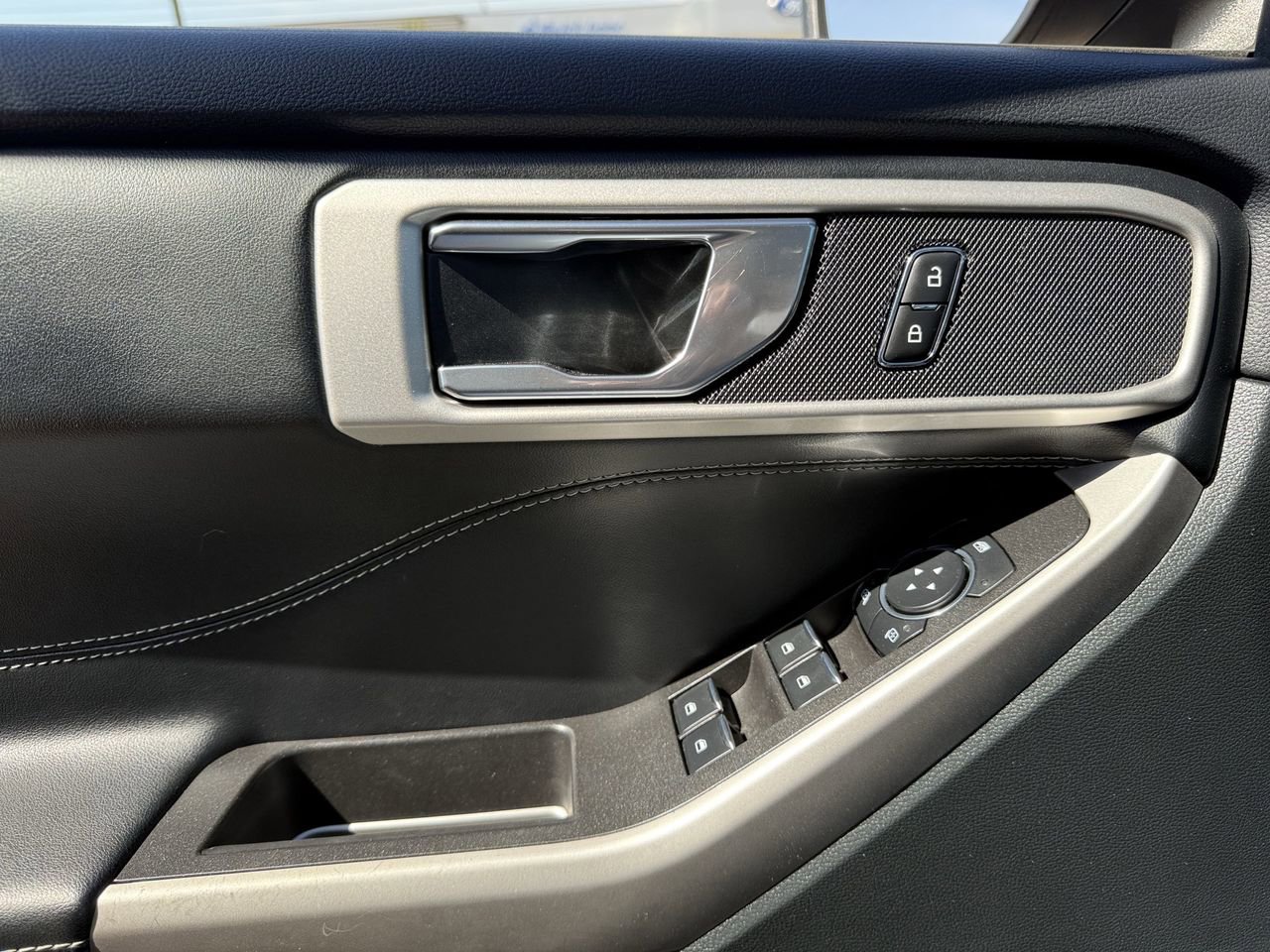 Certified 2024 Ford Explorer XLT image 24