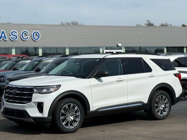 Certified 2025 Ford Explorer Active w/ Active Comfort Package AWD/4WD image 35