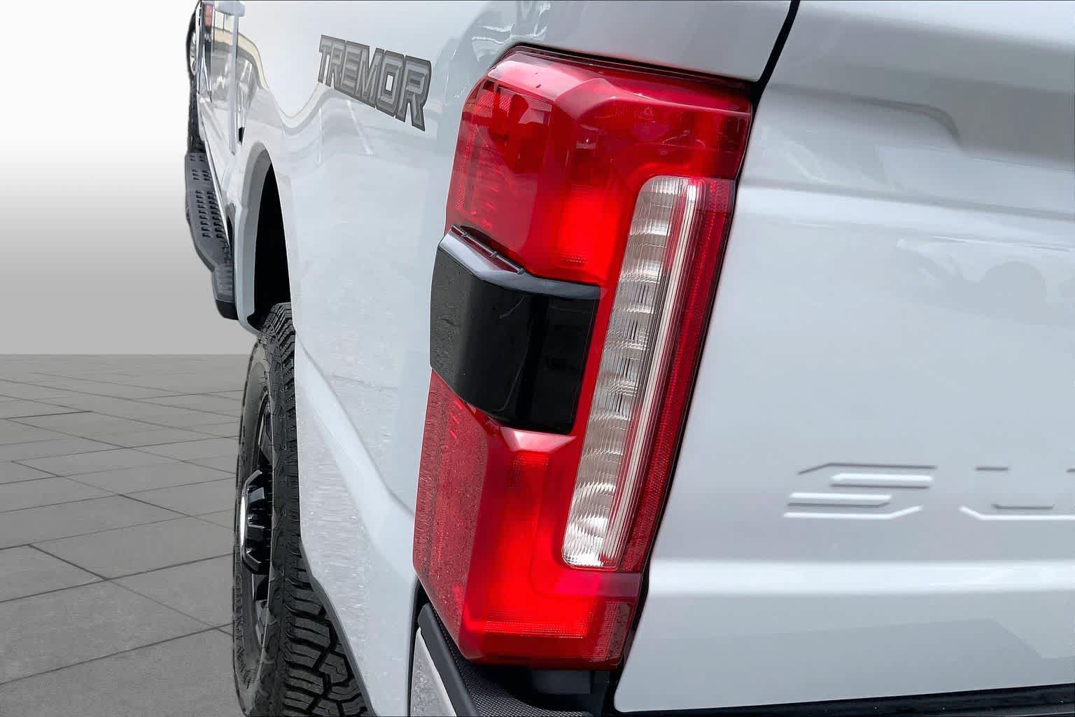 Certified 2025 Ford F350 Lariat w/ Tremor Off-Road Package AWD/4WD image 28