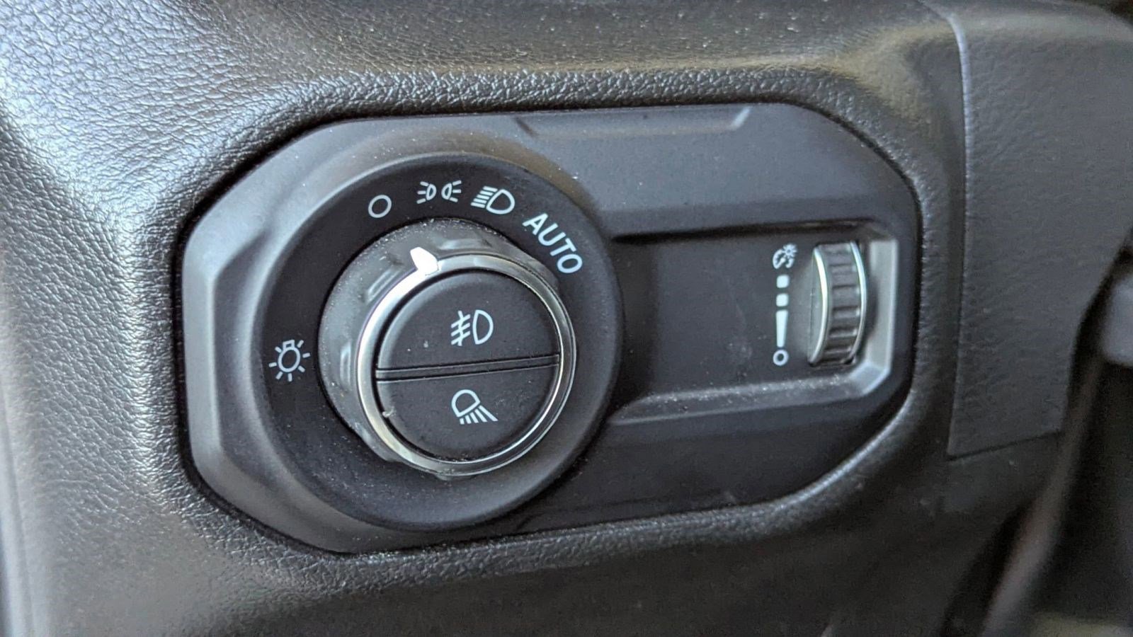 Used 2023 Jeep Gladiator Sport image 17