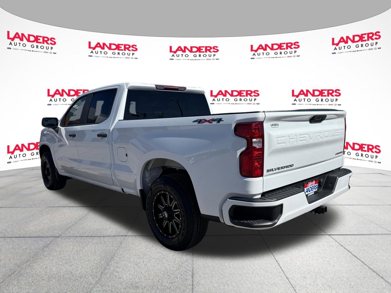Used 2022 Chevrolet Silverado 1500 Custom image 3