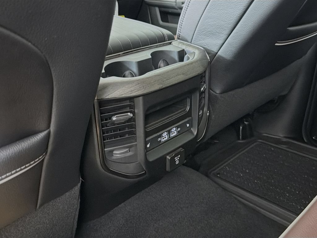 Used 2025 RAM 2500 Limited AWD/4WD image 29