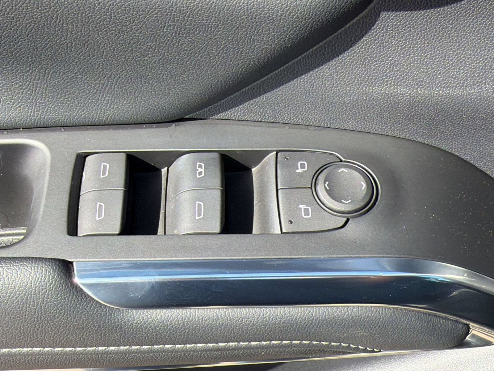 Used 2024 Chevrolet Traverse LT w/ Midnight/Sport Edition FWD image 25