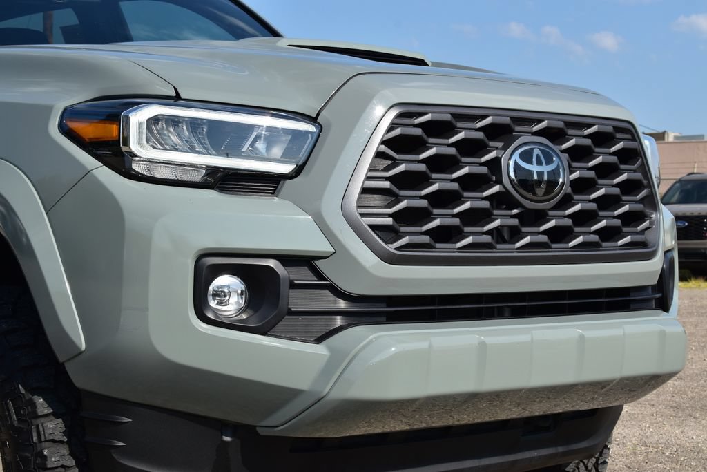 Used 2023 Toyota Tacoma TRD Sport AWD/4WD image 4