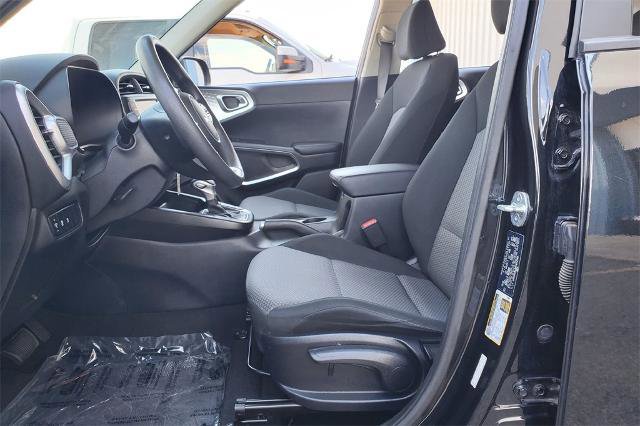 Used 2023 Kia Soul LX w/ LX Technology Package image 10