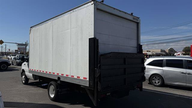 Certified 2018 Ford E-350 and Econoline 350 Super Duty RWD image 5