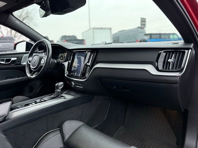 Used 2019 Volvo S60 T5 R-Design image 29