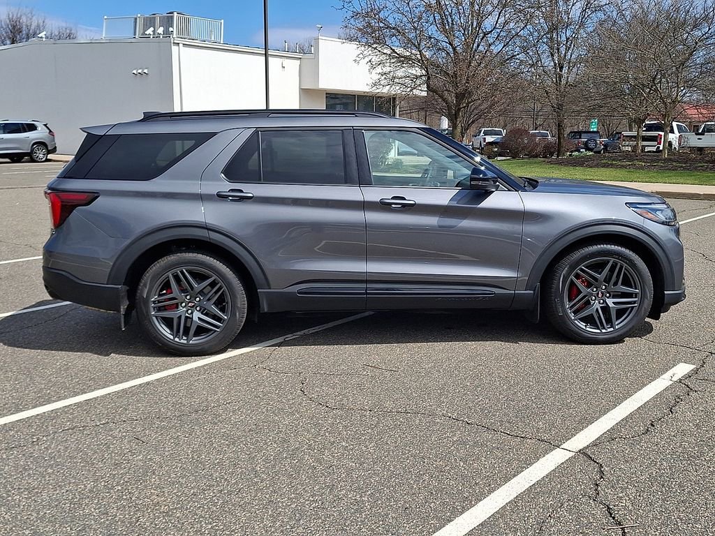 Certified 2025 Ford Explorer ST AWD/4WD image 10