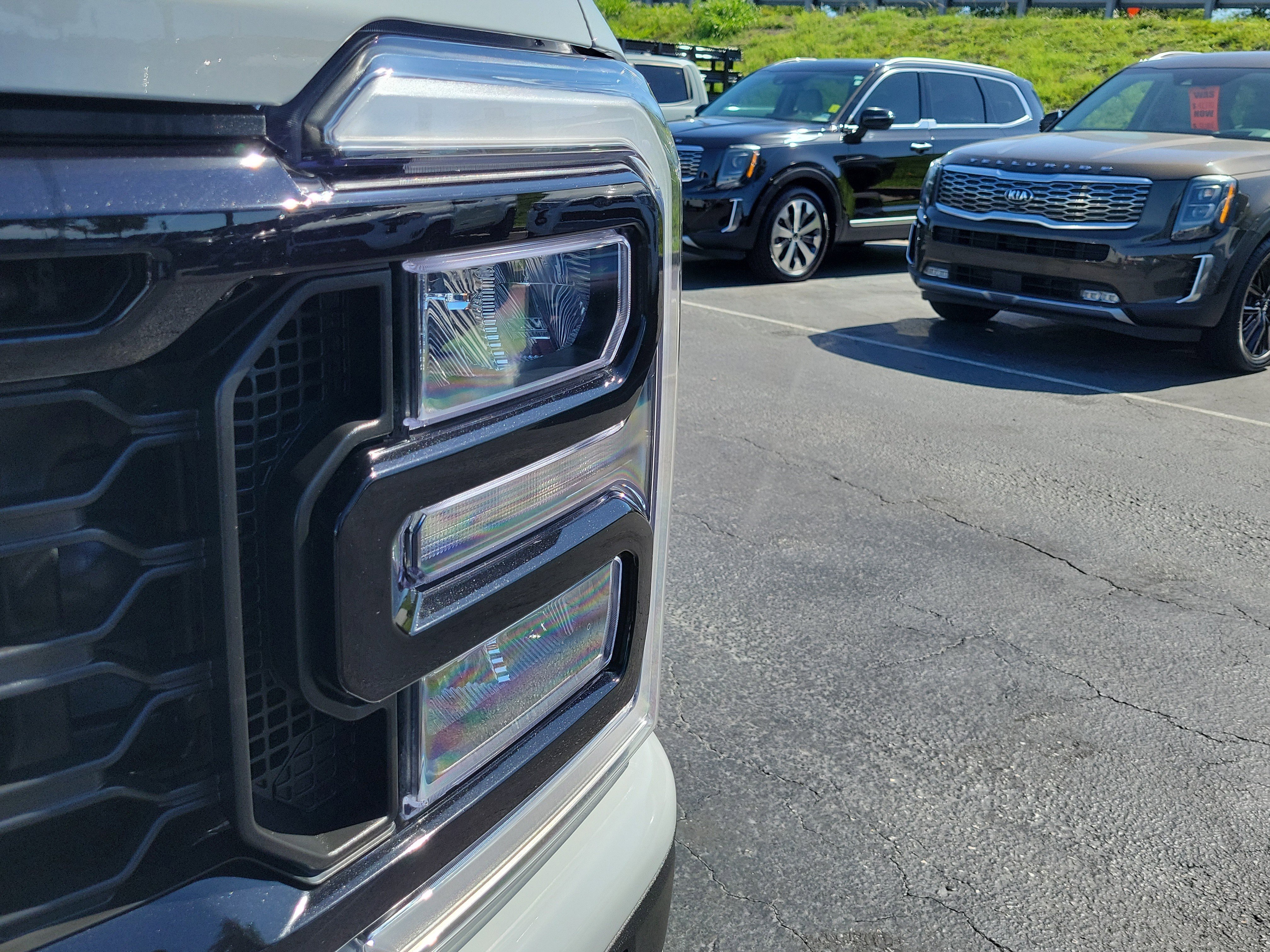 Certified 2025 Ford F250 XLT w/ Black Appearance Package AWD/4WD image 3