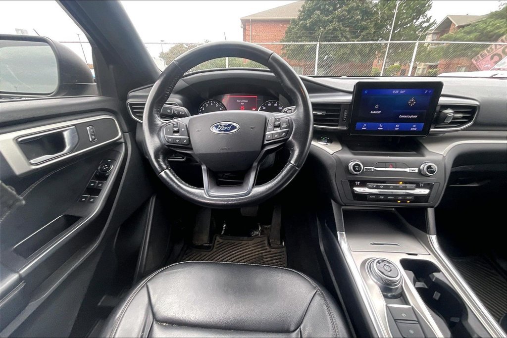 Certified 2020 Ford Explorer XLT w/ Equipment Group 202A AWD/4WD image 4