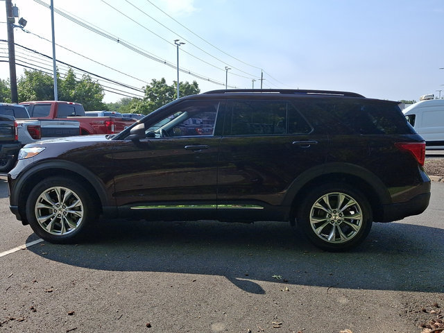 Certified 2023 Ford Explorer XLT w/ Equipment Group 202A AWD/4WD image 6