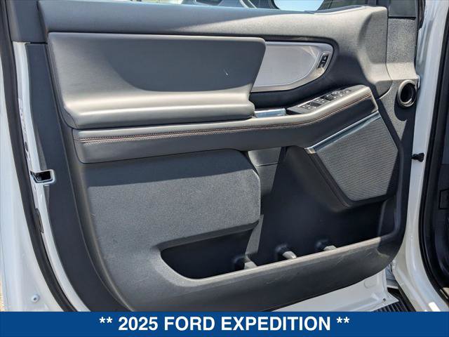 Certified 2025 Ford Expedition Active AWD/4WD image 10