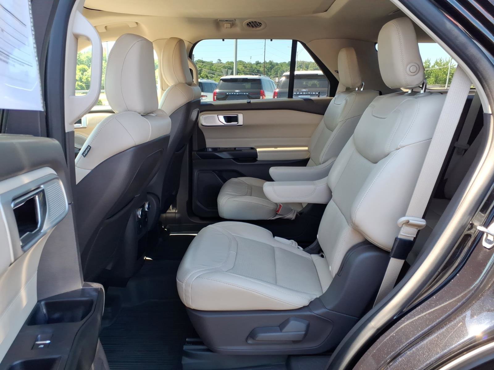Certified 2020 Ford Explorer Platinum w/ Premium Technology Package AWD/4WD image 14