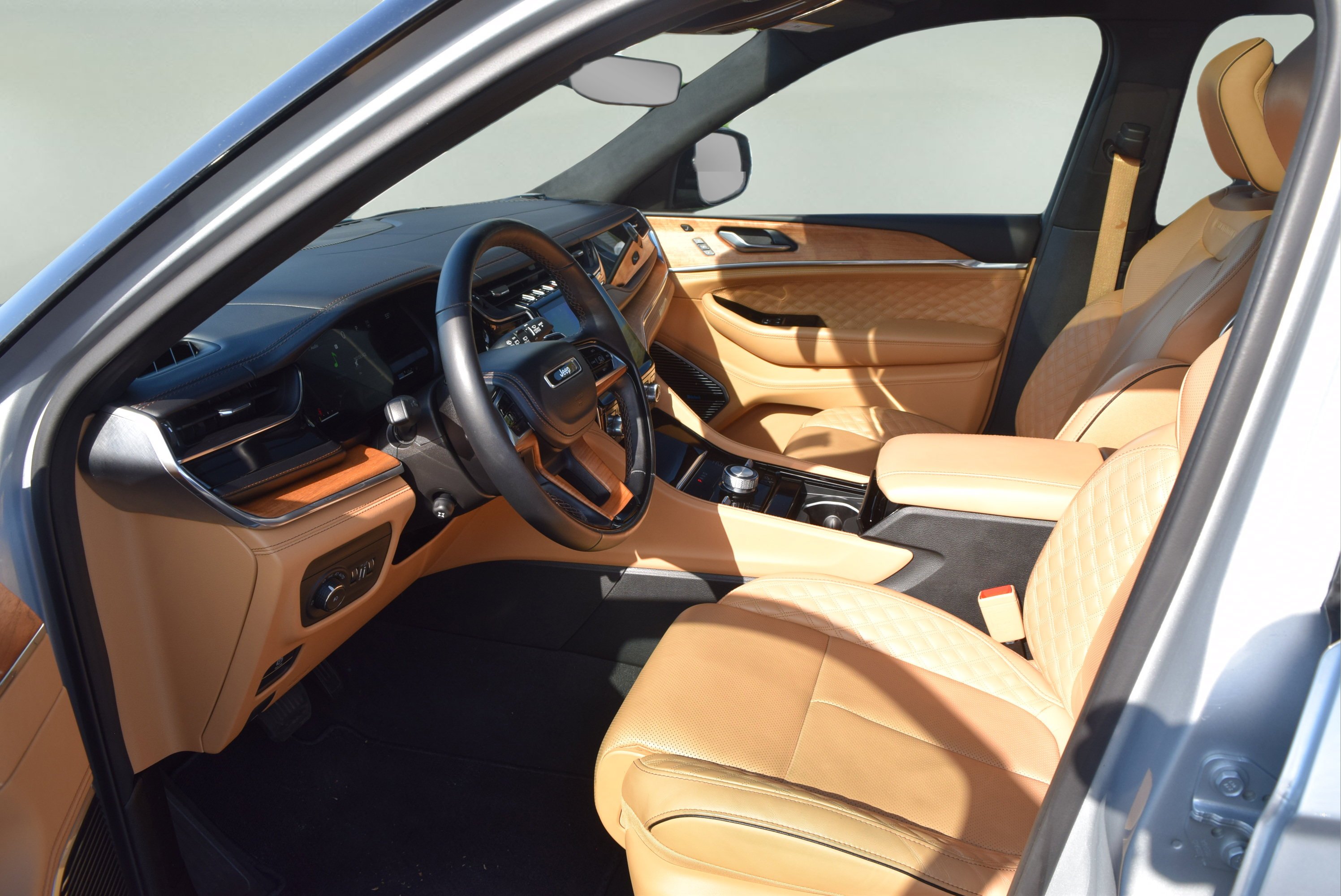 Used 2025 Jeep Grand Cherokee L Summit AWD/4WD image 12
