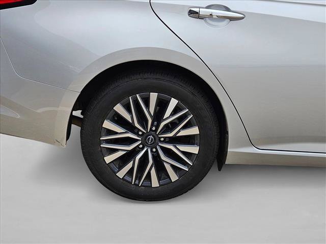 Used 2025 Nissan Altima 2.5 SV FWD image 18