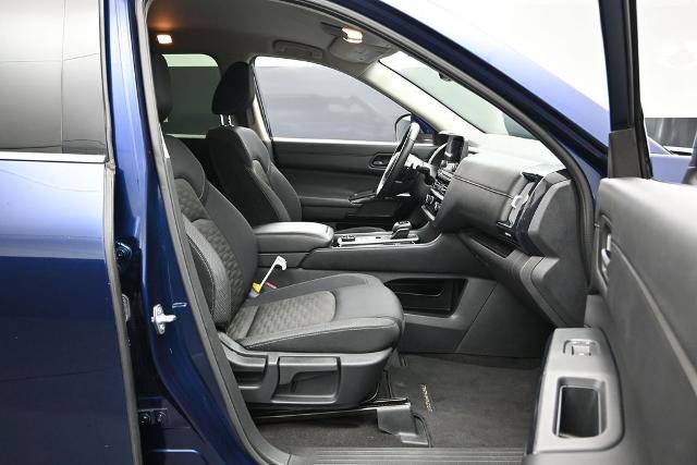 Used 2025 Nissan Pathfinder SV AWD/4WD image 18