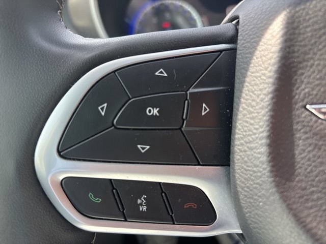 Used 2023 Chrysler Pacifica Touring-L FWD image 24