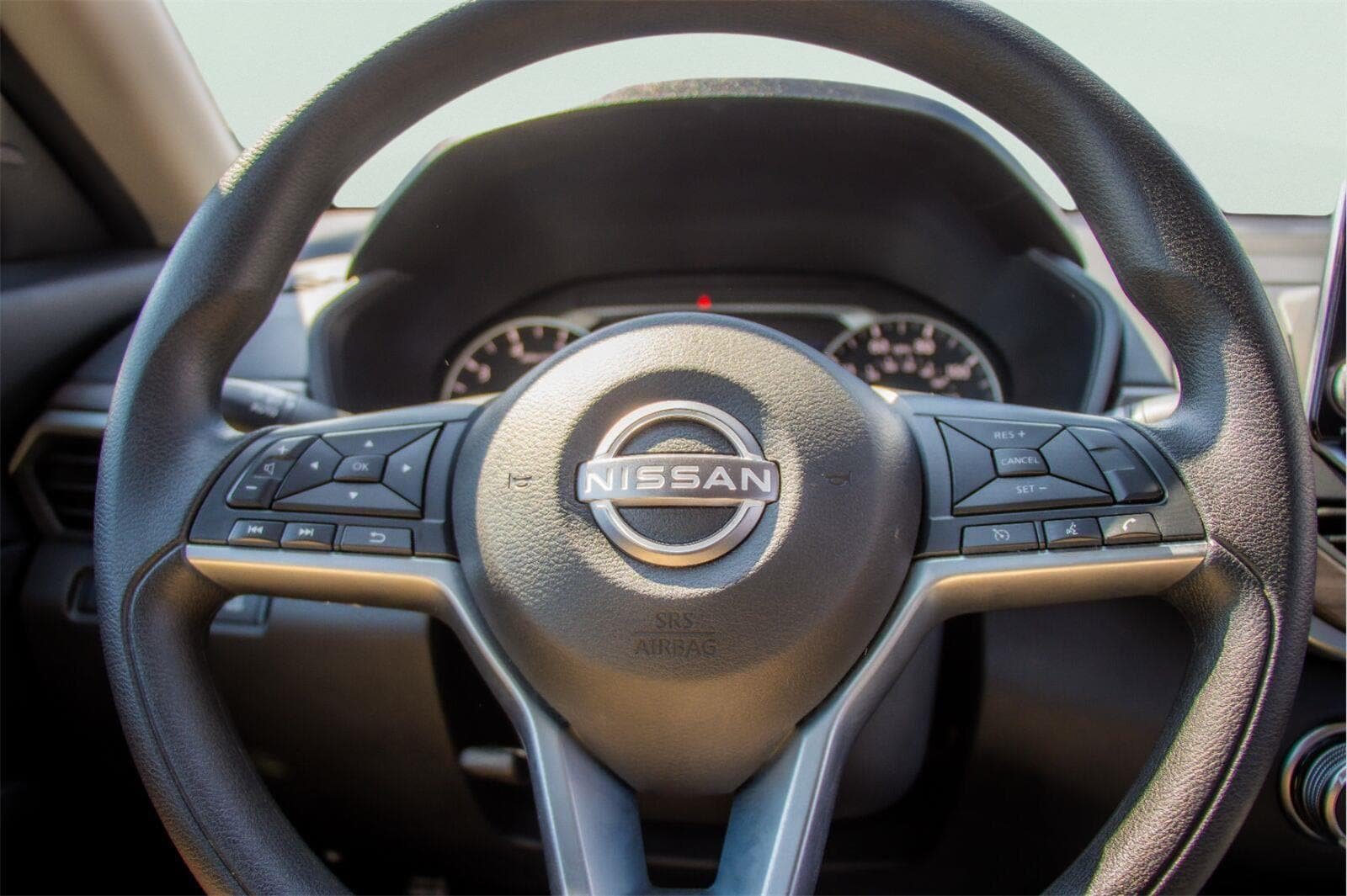 Used 2025 Nissan Altima 2.5 SV FWD image 11