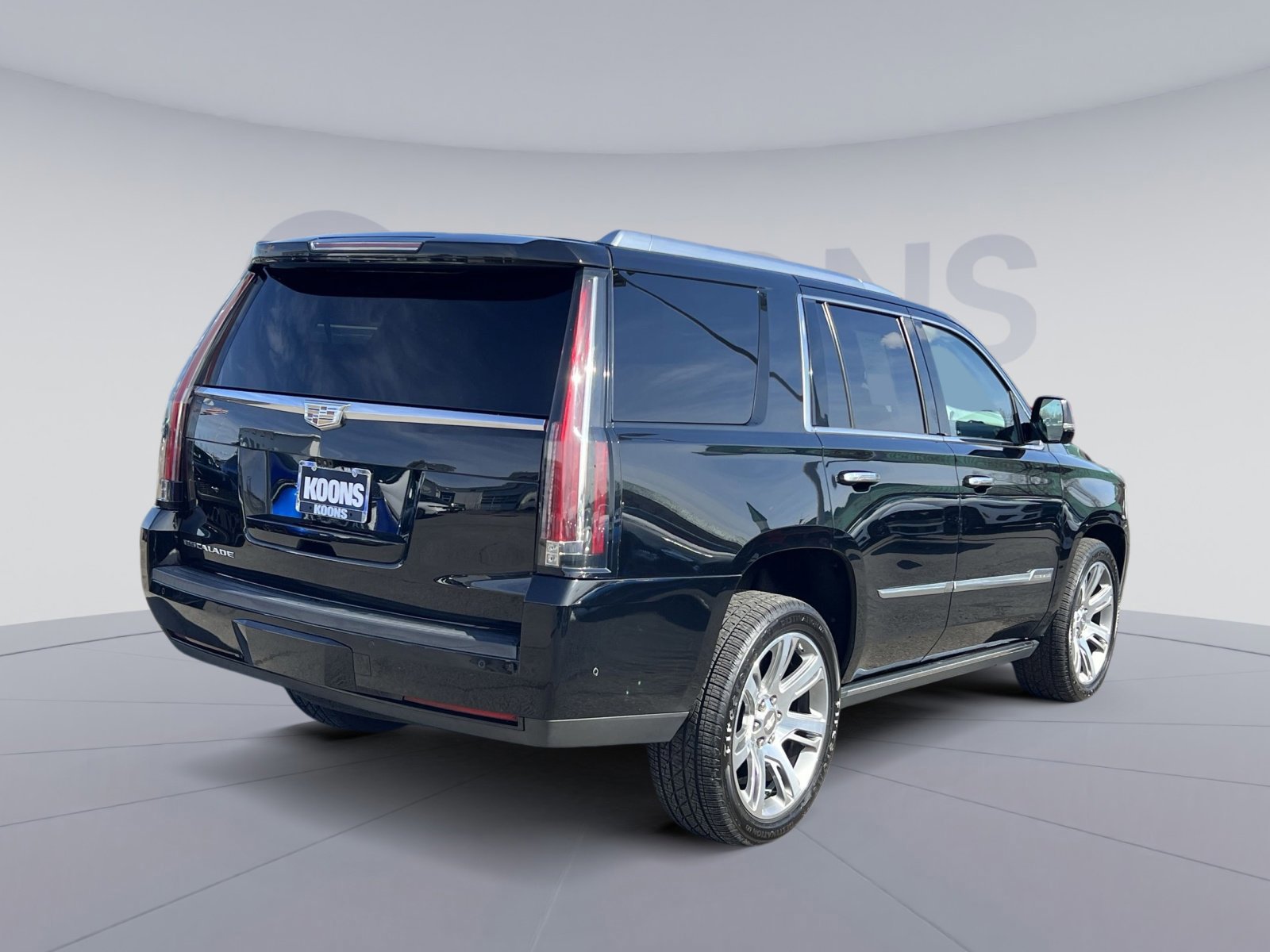 Used 2017 Cadillac Escalade Premium Luxury image 5