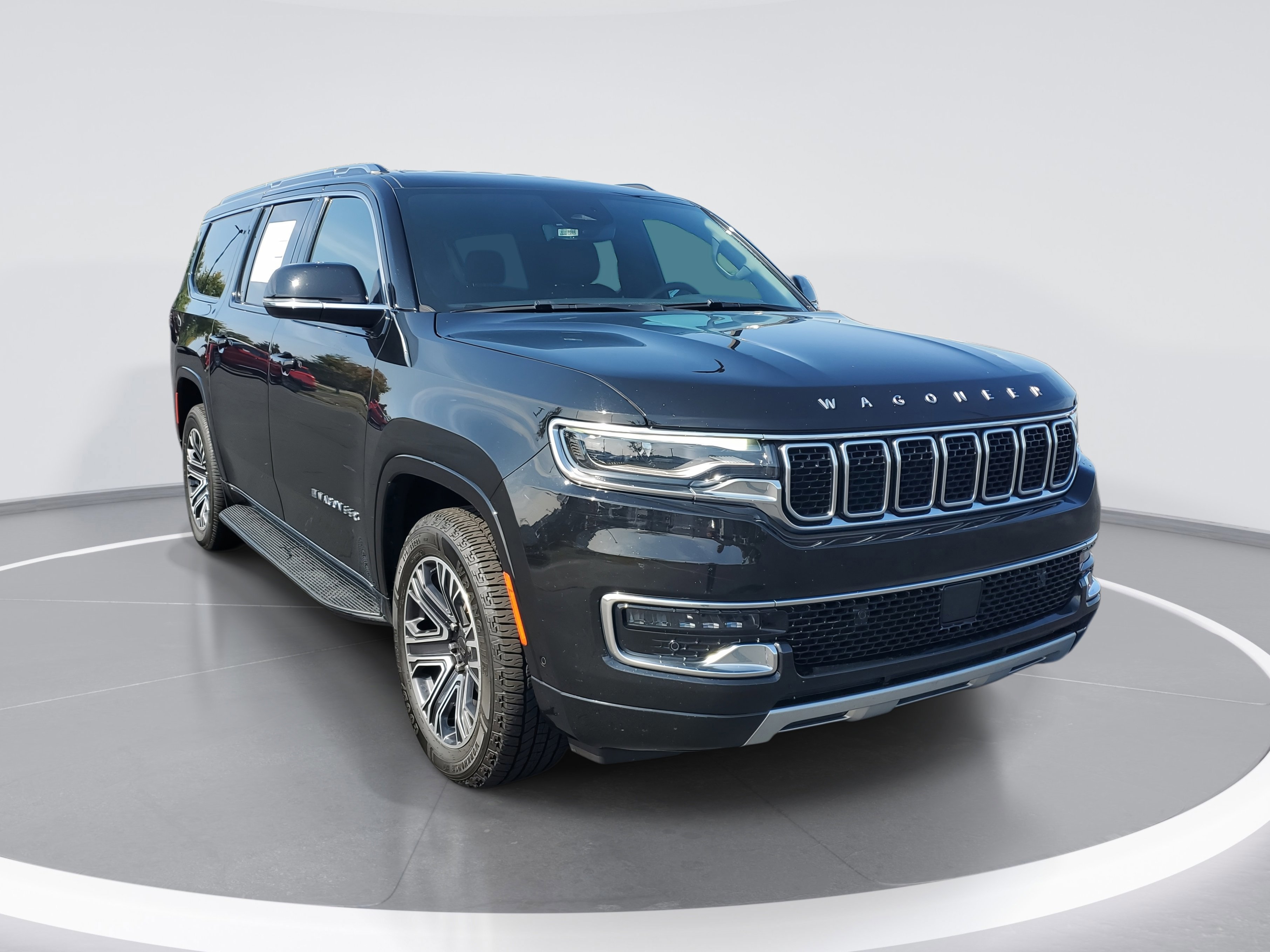 Used 2024 Jeep Wagoneer L Series II w/ Flexible Seating Group image 4