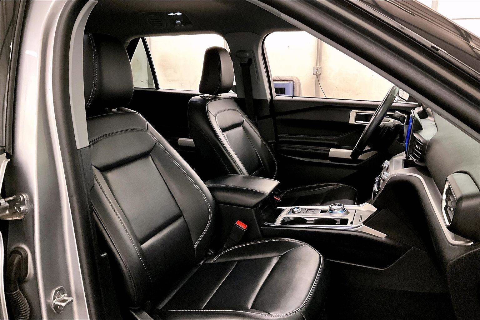 Certified 2021 Ford Explorer XLT w/ Equipment Group 202A image 7