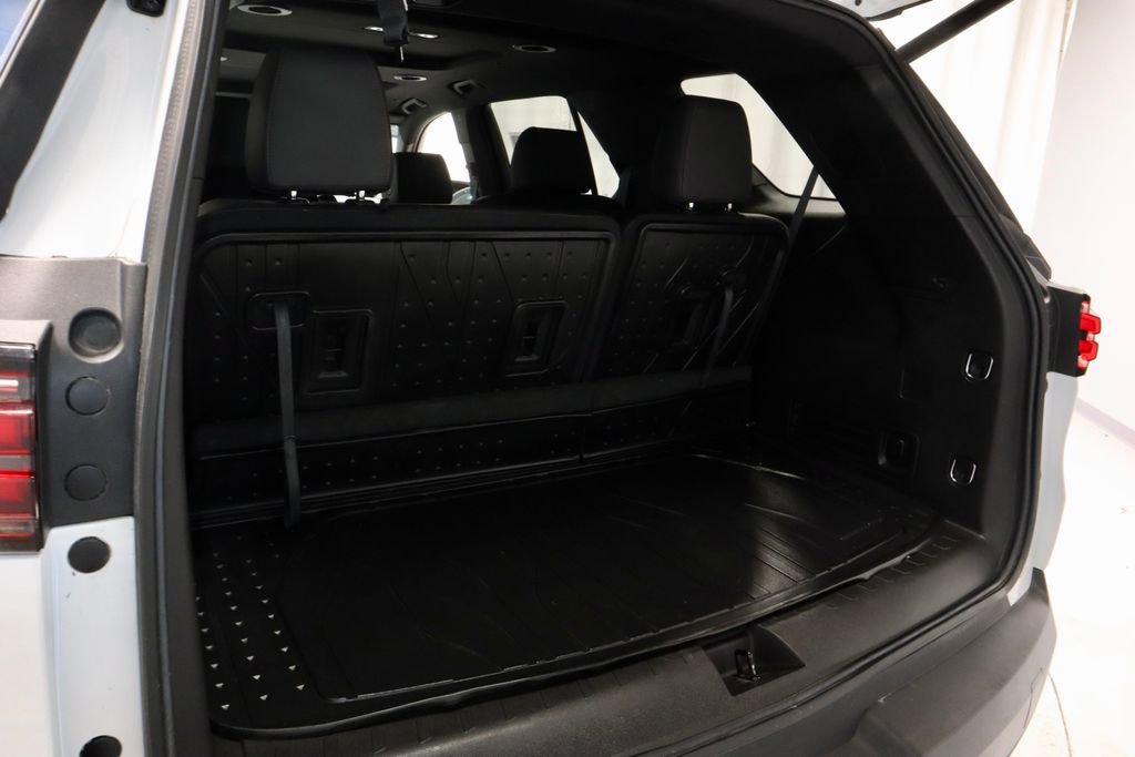 Used 2023 Chevrolet Traverse RS w/ LPO, Floor Liner Package AWD/4WD image 14