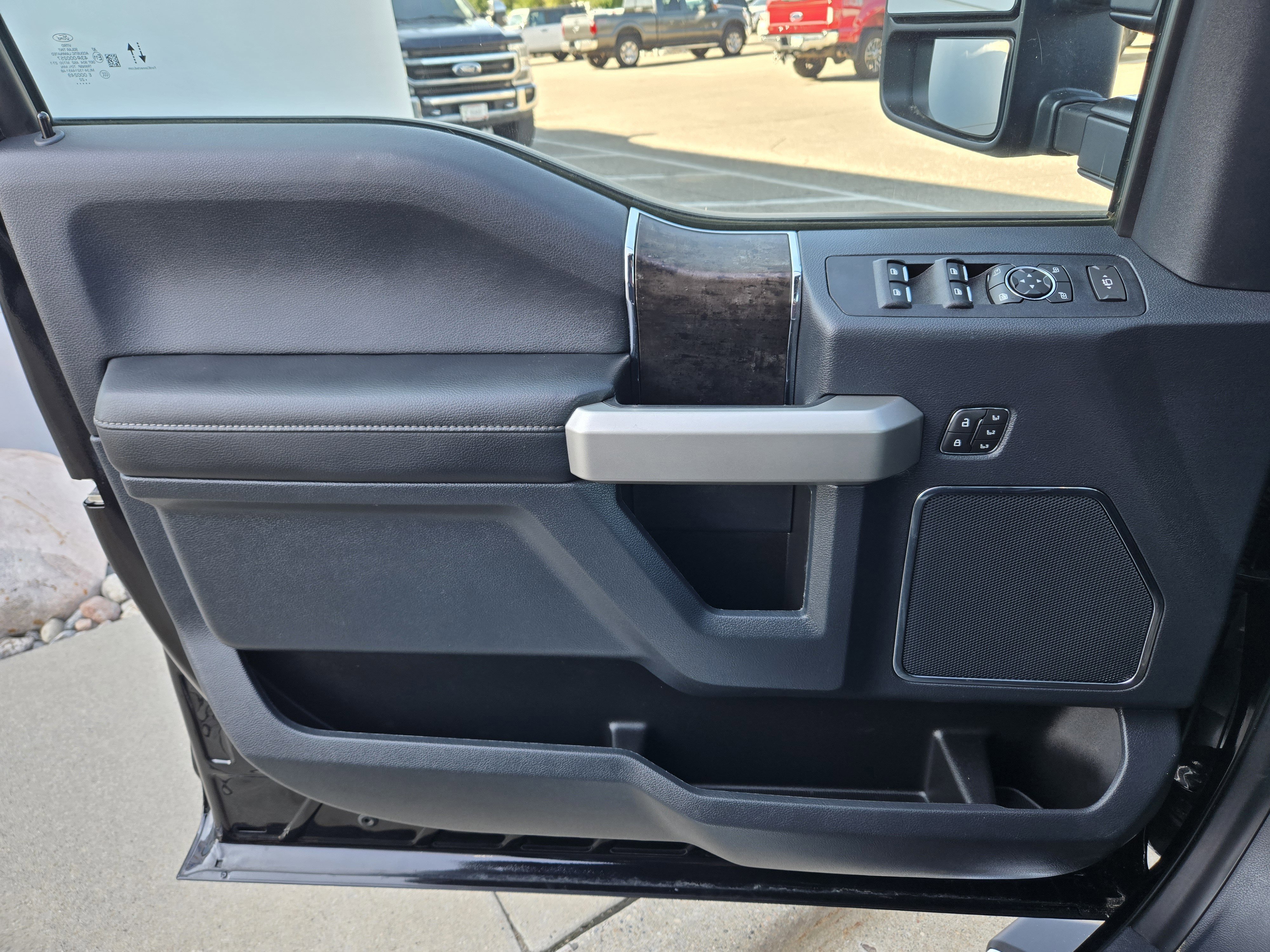 Certified 2022 Ford F350 Lariat w/ Chrome Package image 21