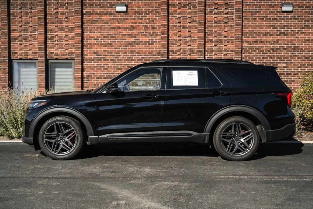 Certified 2025 Ford Explorer ST AWD/4WD image 3