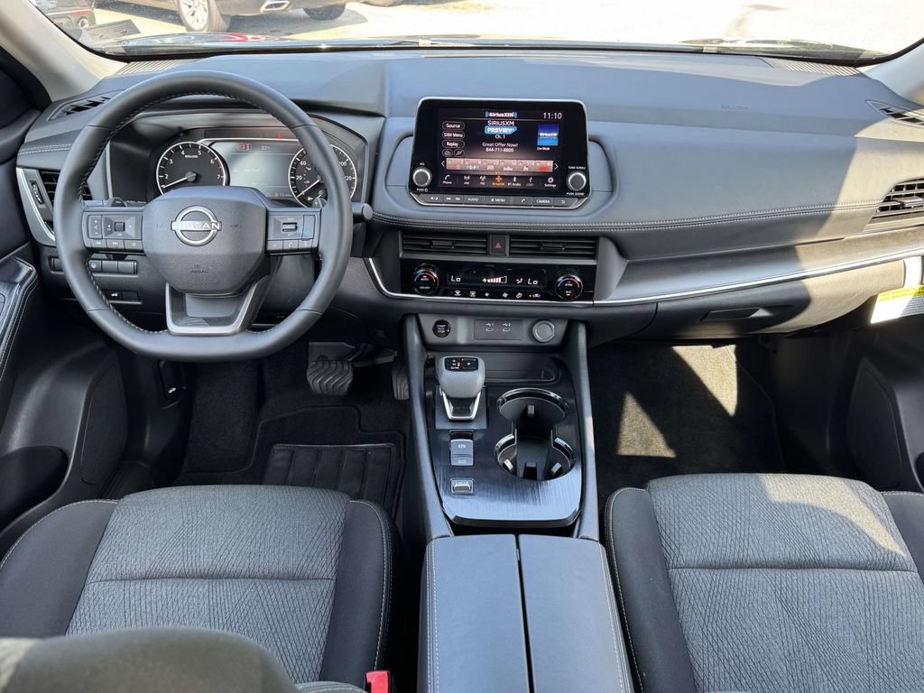 Used 2026 Nissan Rogue SV FWD image 2