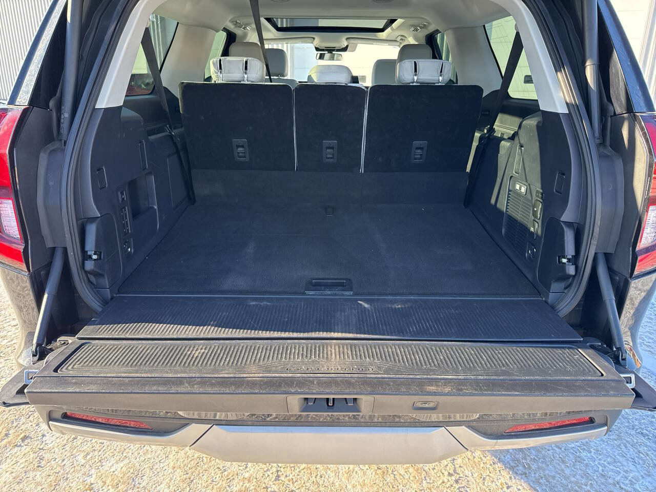 Certified 2025 Ford Expedition Max Platinum image 25