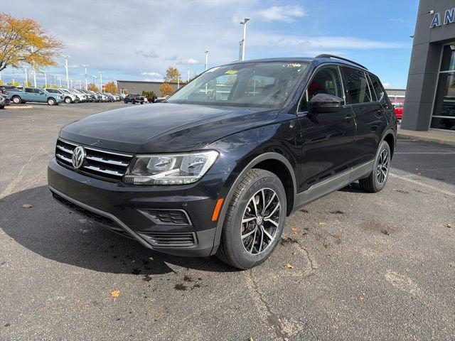 Used 2021 Volkswagen Tiguan SE w/ Panoramic Sunroof Package image 2
