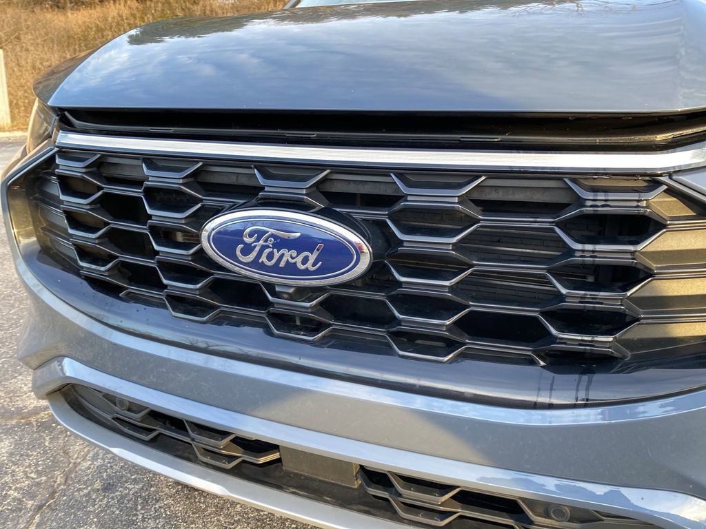 Certified 2025 Ford Escape ST-Line Elite w/ Premium Technology Package image 50