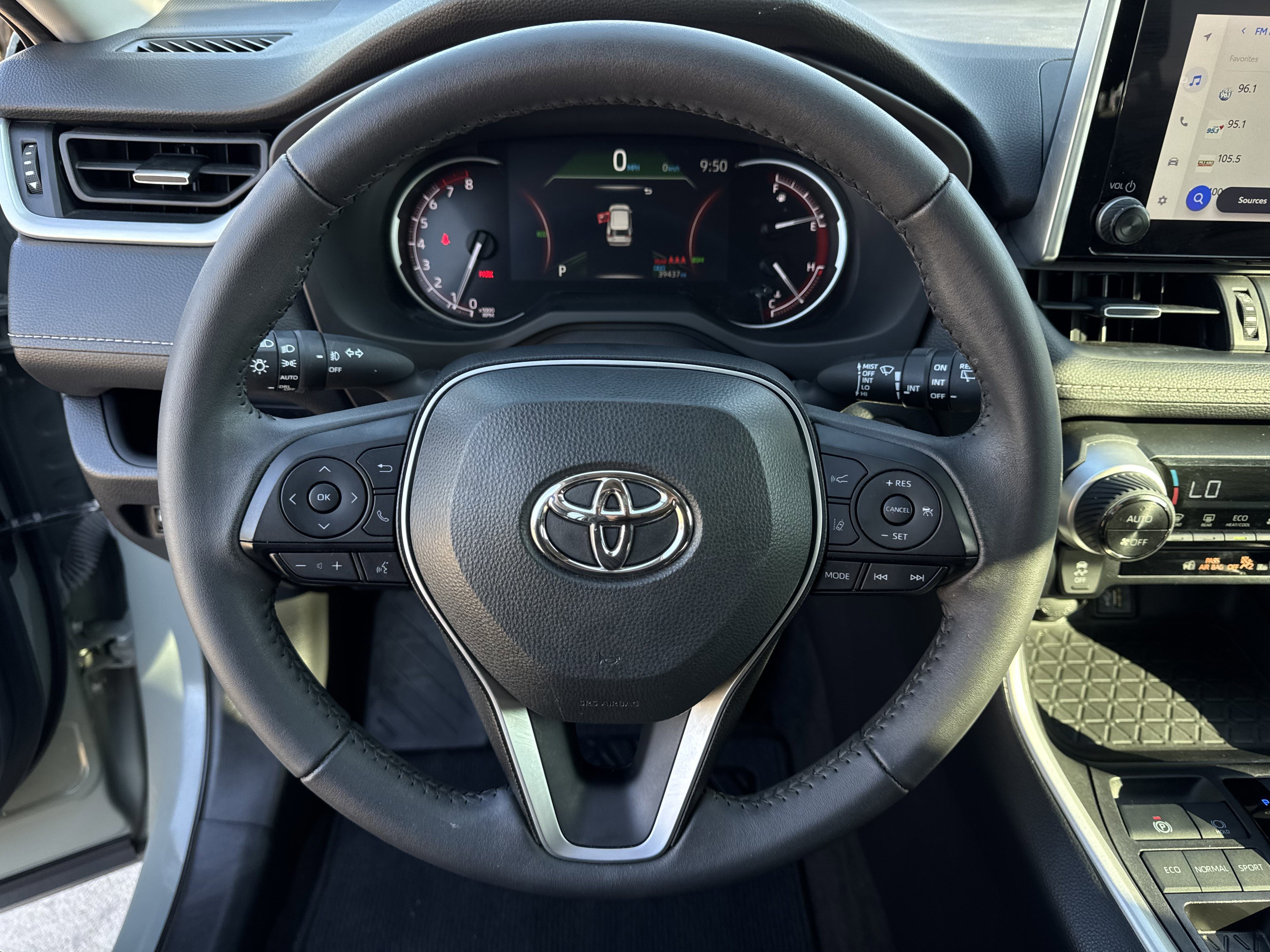 Used 2023 Toyota RAV4 XLE Premium image 19