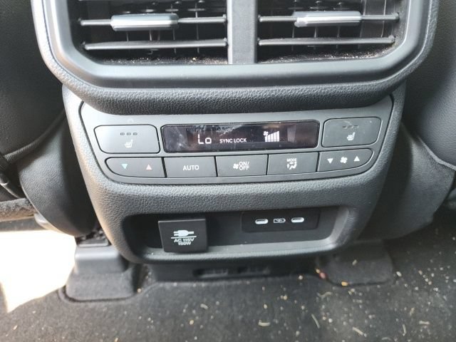 Used 2025 Honda Pilot Black Edition image 31