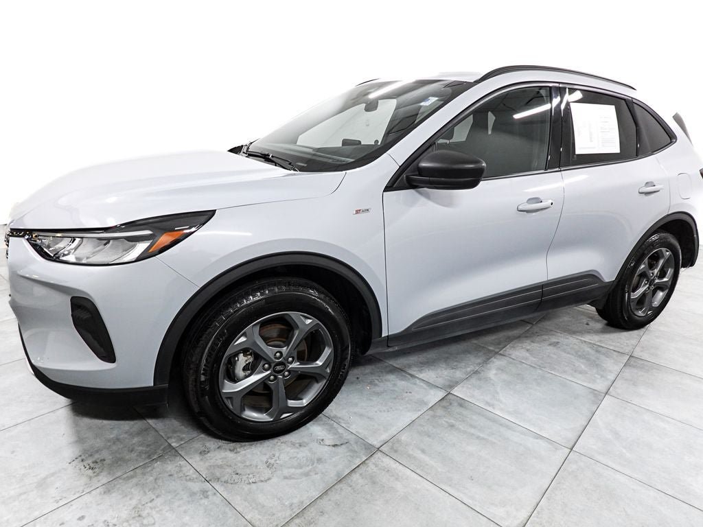 Certified 2025 Ford Escape ST-Line AWD/4WD image 4