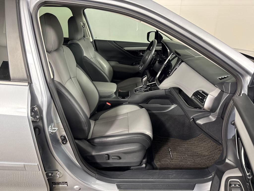 Used 2025 Subaru Outback Limited AWD/4WD image 6