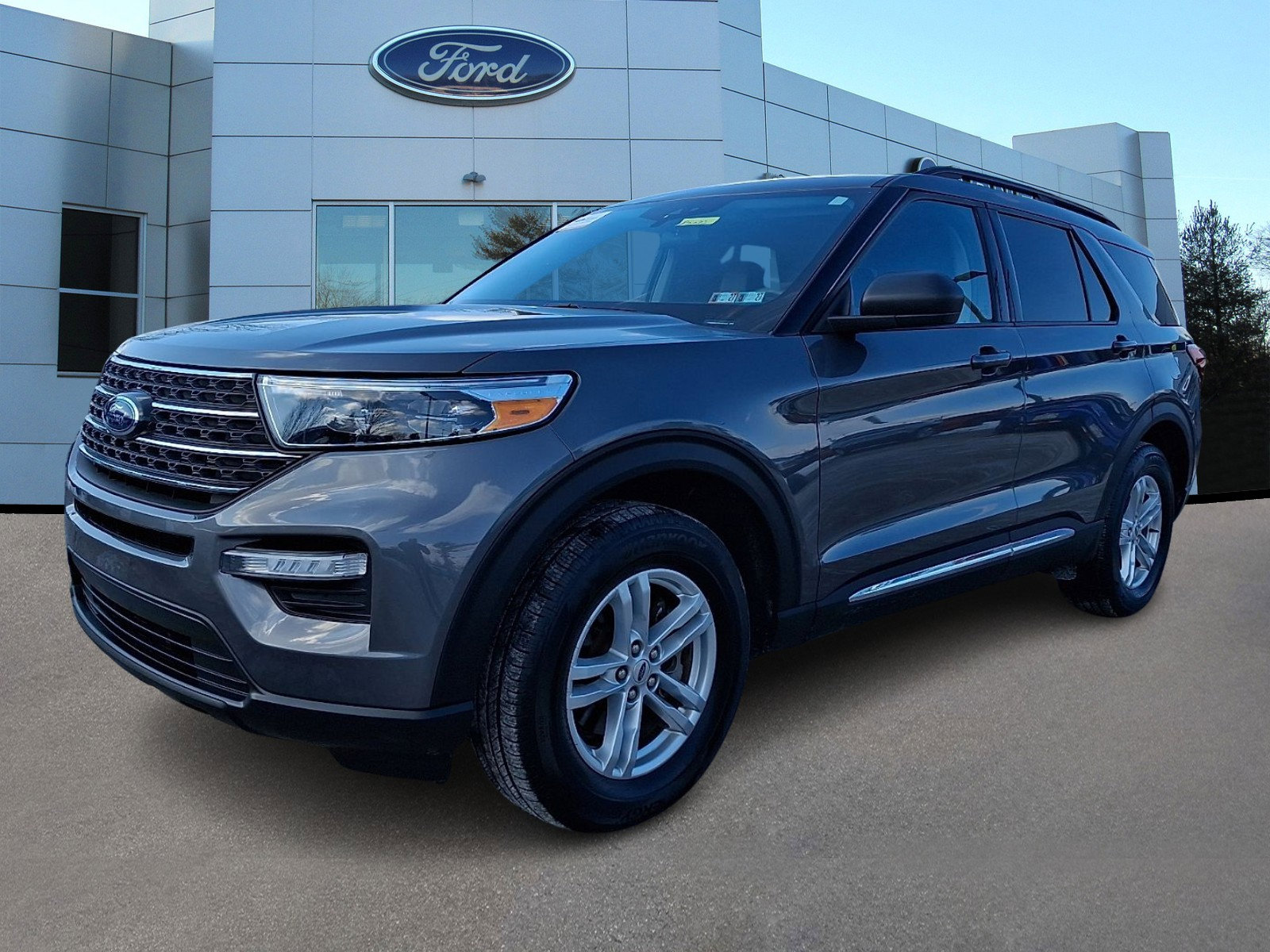 Certified 2023 Ford Explorer XLT w/ Equipment Group 202A image 4