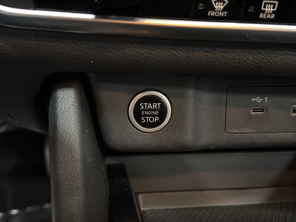 Used 2023 Nissan Rogue SV image 12