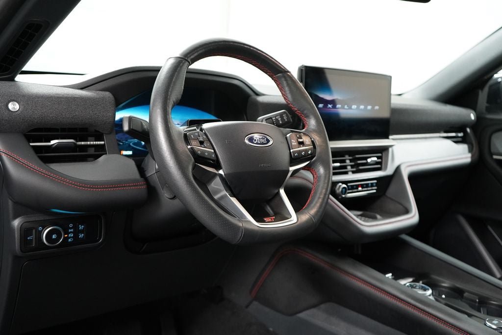 Certified 2025 Ford Explorer ST AWD/4WD image 16