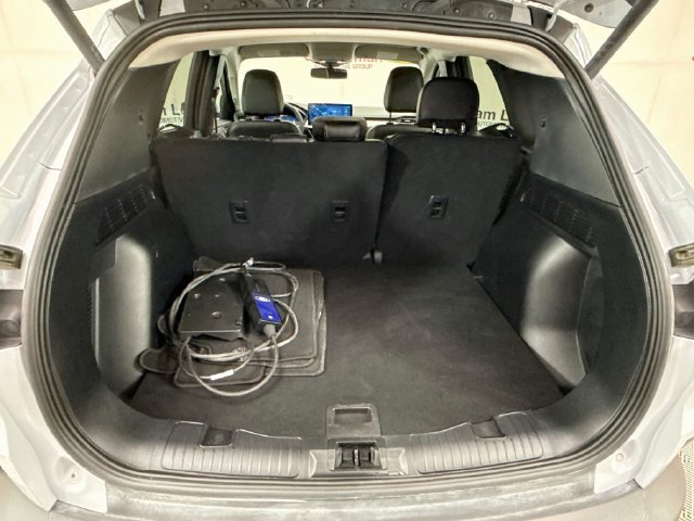 Certified 2025 Ford Escape SE w/ PHEV Premium Package FWD image 27
