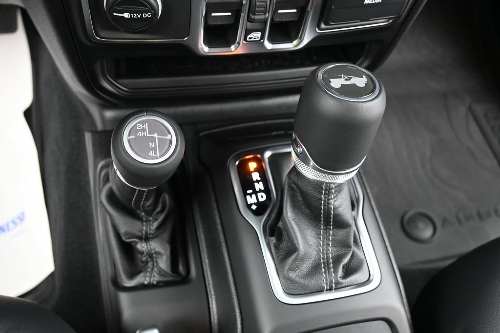Used 2026 Jeep Wrangler Unlimited Sahara AWD/4WD image 12