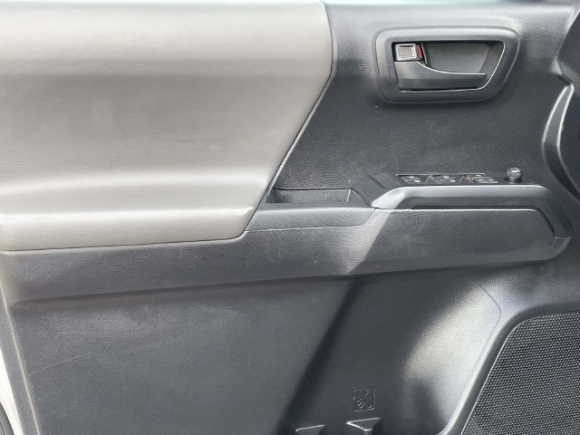 Used 2020 Toyota Tacoma SR AWD/4WD image 13
