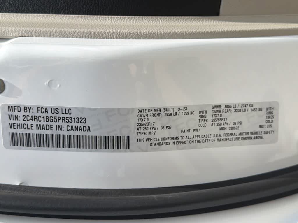 Used 2023 Chrysler Pacifica Touring-L FWD image 32